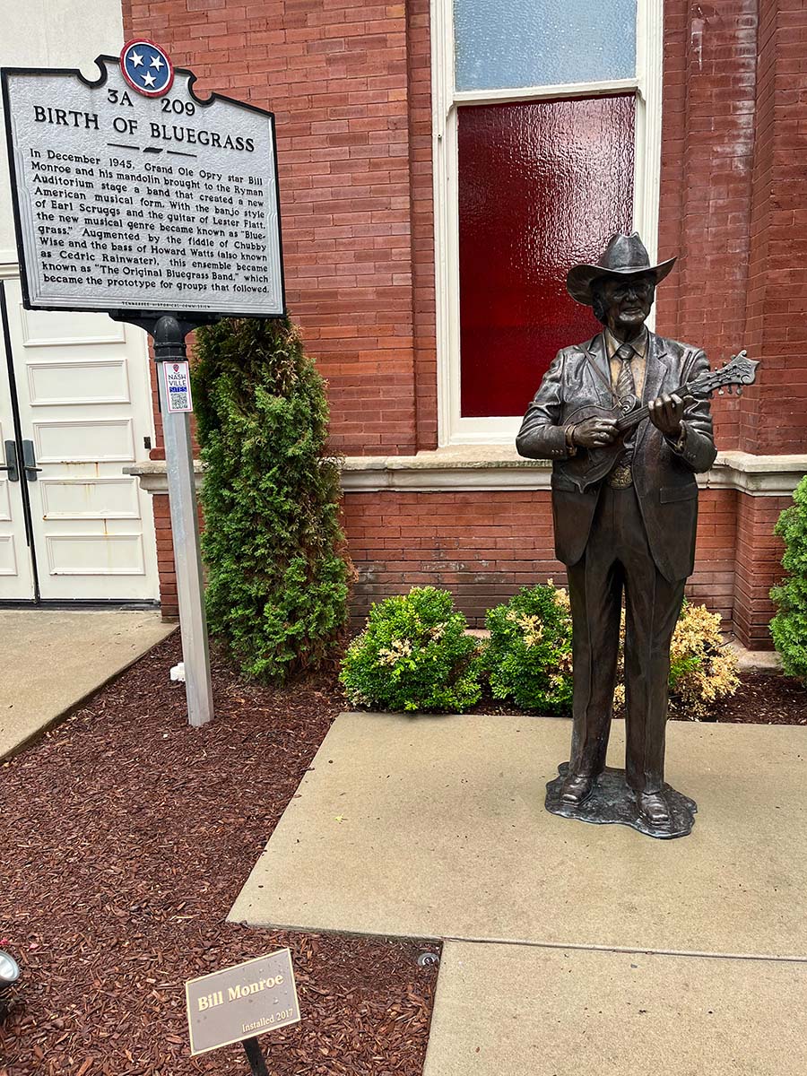 Statue of Bill Monroe outside of Ryman Auditorium.